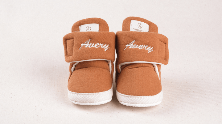 Mouliss Terracotta muslin personalized baby booties — styling photo 1