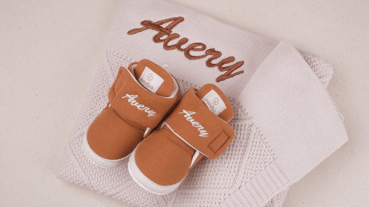 Mouliss Terracotta muslin personalized baby booties — styling photo 4