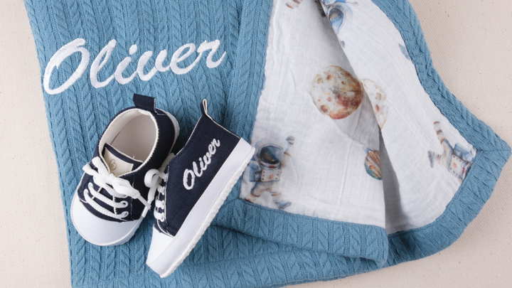 Mouliss Dark Blue personalized baby gift set — styling photo 3