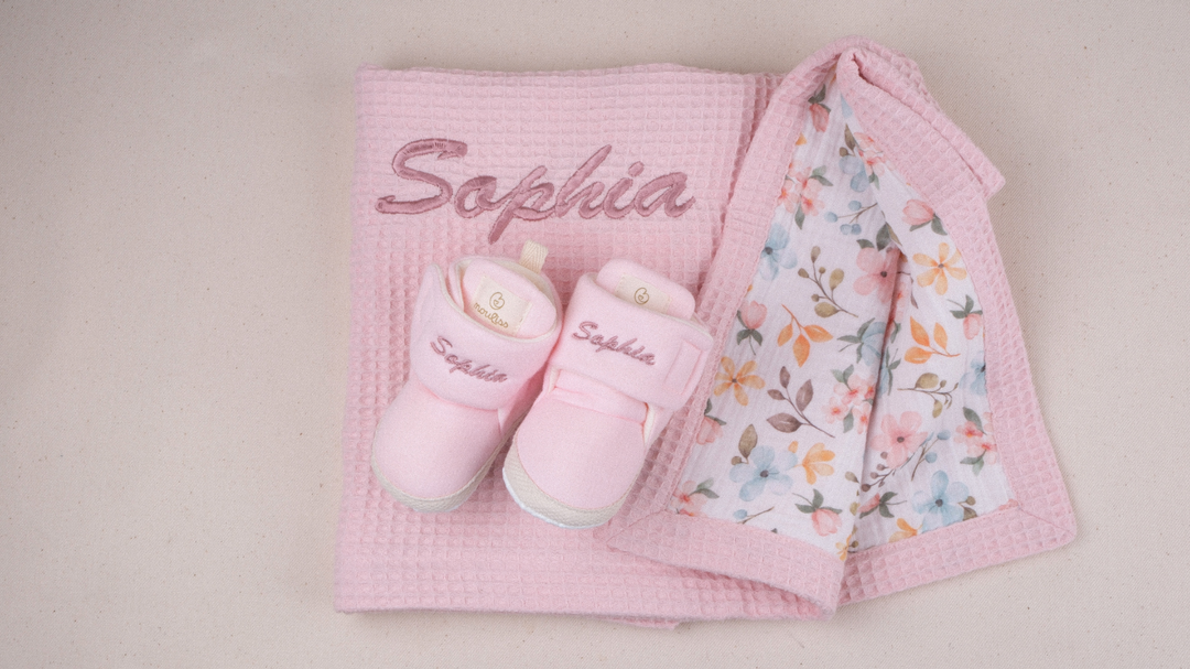 Mouliss Pink personalized baby gift set — styling photo 3