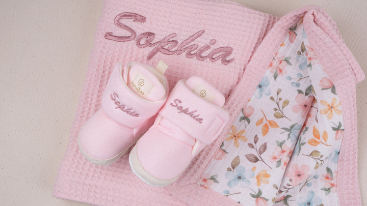 Mouliss Pink personalized baby gift set — styling photo 1