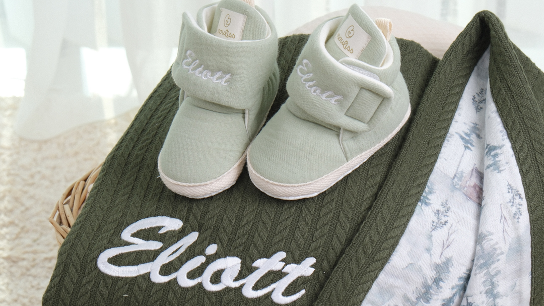 Mouliss Dark Green personalized baby gift set — styling photo 1