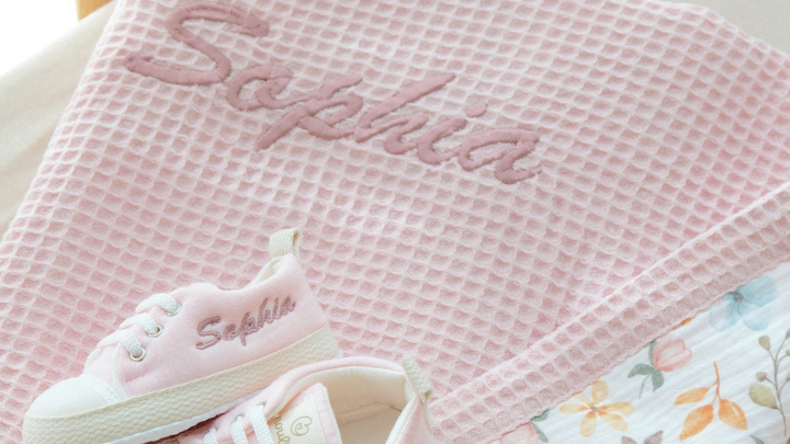 Mouliss Pink personalized baby gift set — styling photo 6