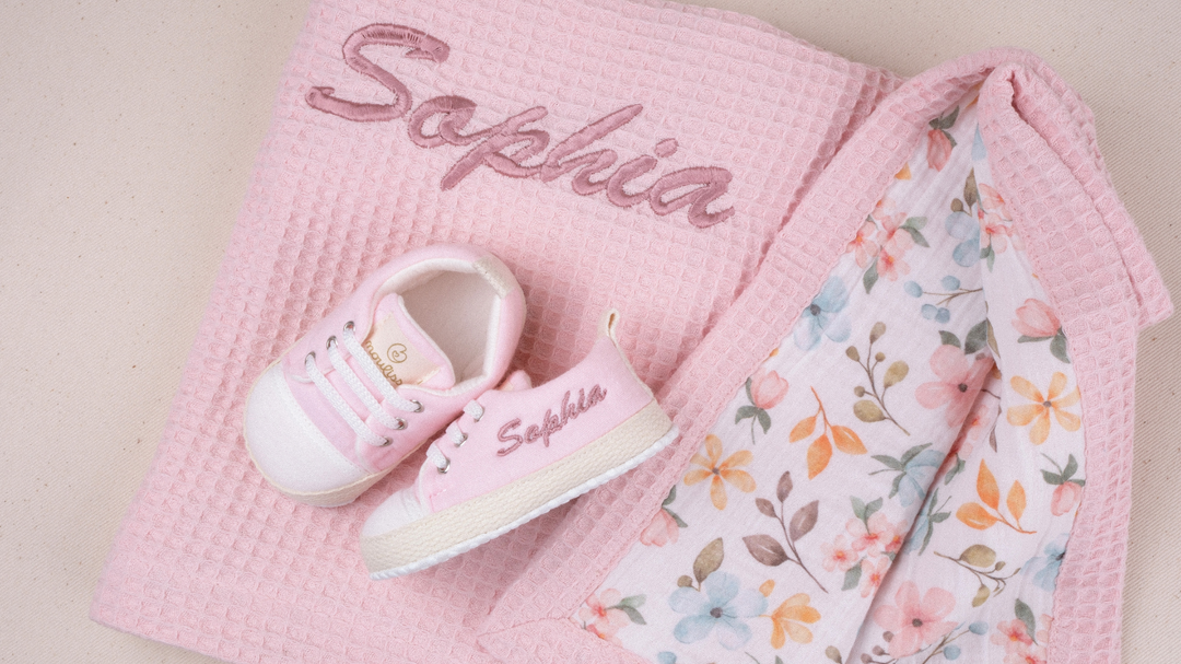 Mouliss Pink personalized baby gift set — styling photo 2