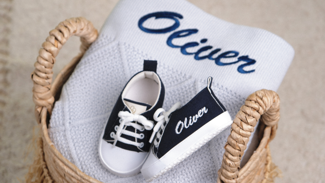 Mouliss Dark Blue personalized baby gift set — styling photo 3