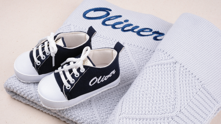 Mouliss Dark Blue personalized baby gift set — styling photo 2
