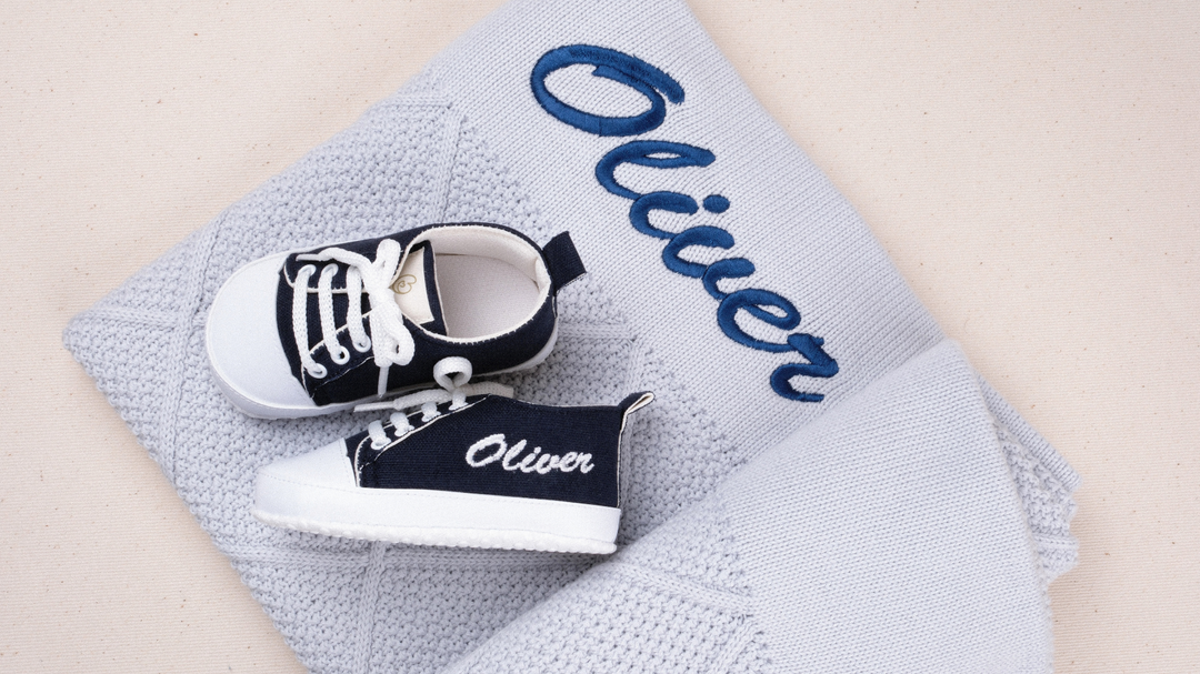 Mouliss Dark Blue personalized baby gift set — styling photo 1