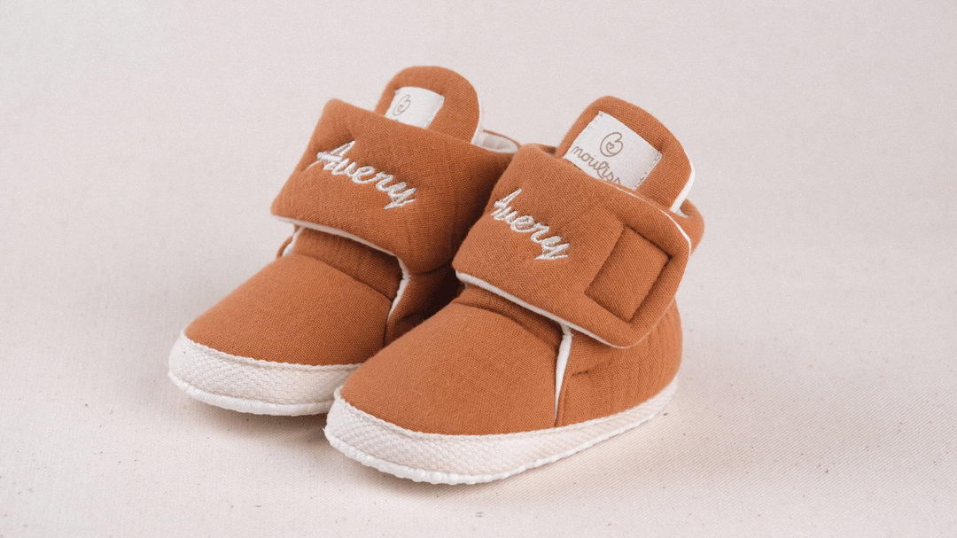 Mouliss Terracotta muslin personalized baby booties — styling photo 2