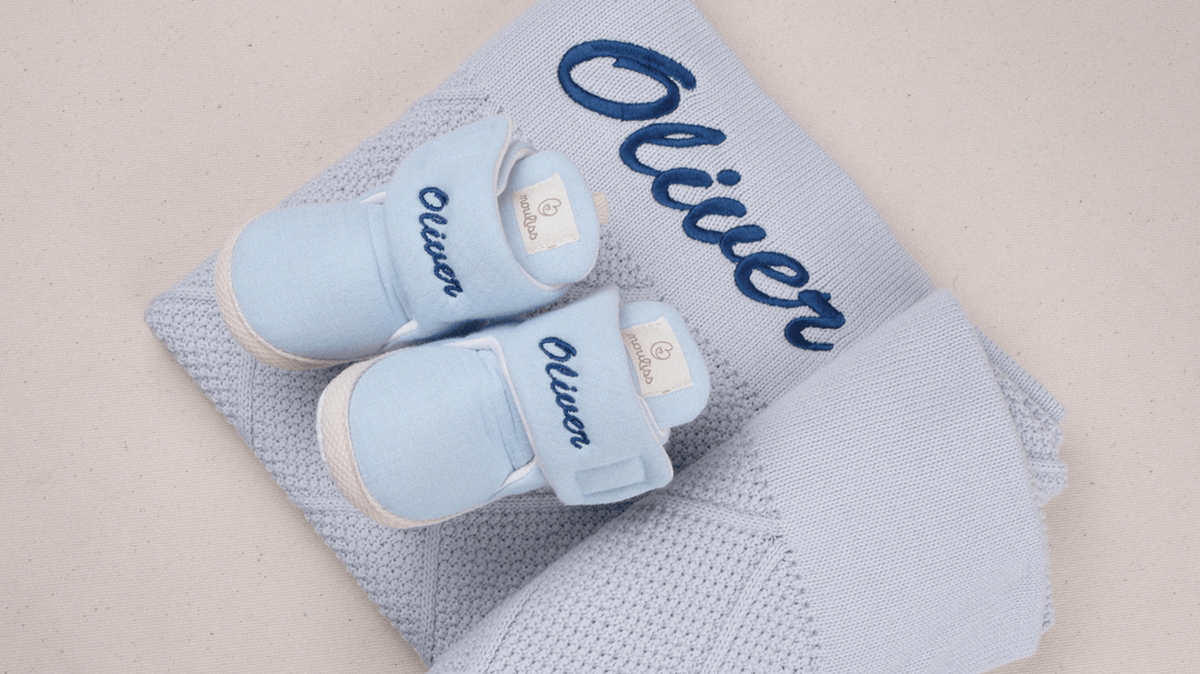 Mouliss Light Blue muslin personalized baby booties — styling photo 4