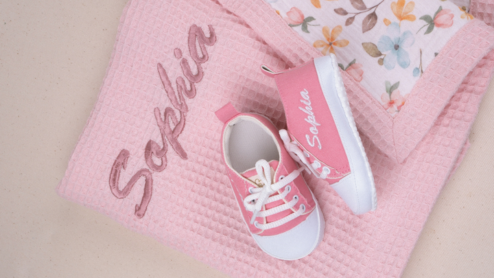 Mouliss Pink personalized baby gift set — styling photo 3