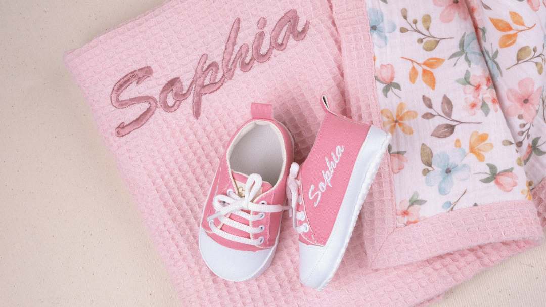 Mouliss Pink personalized baby gift set — styling photo 2