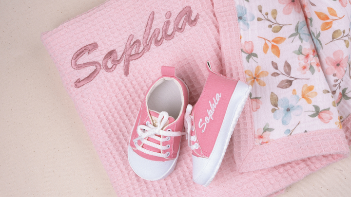 Mouliss Pink personalized baby gift set — styling photo 2