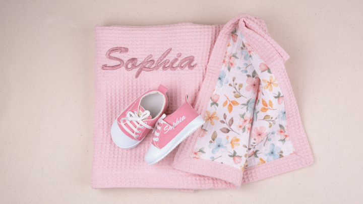 Mouliss Pink personalized baby gift set — styling photo 1
