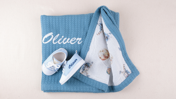 Mouliss Light Blue personalized baby gift set — styling photo 1