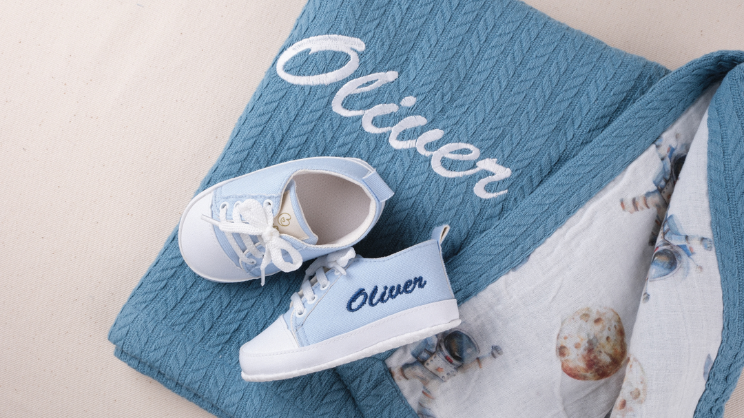 Mouliss Light Blue personalized baby gift set — styling photo 2