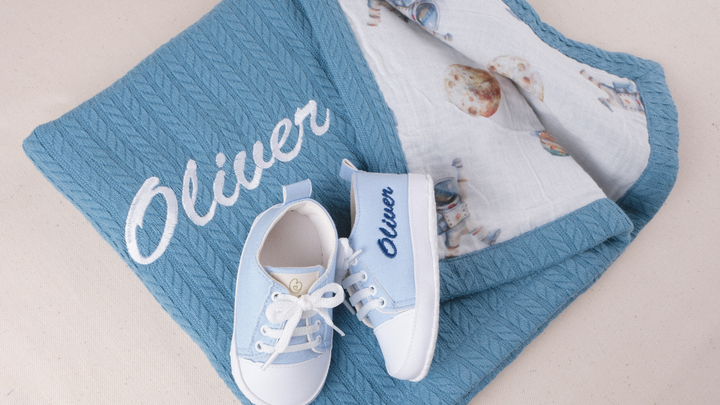 Mouliss Light Blue personalized baby gift set — styling photo 3