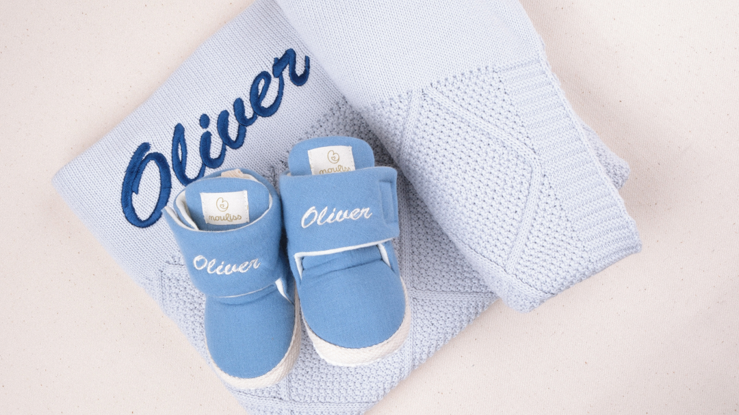 Mouliss Blue personalized baby gift set — styling photo 2