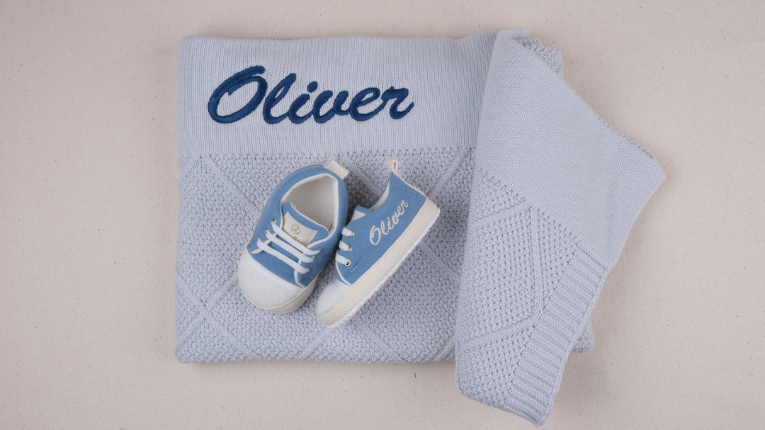 Mouliss Dark Blue personalized baby gift set — styling photo 2