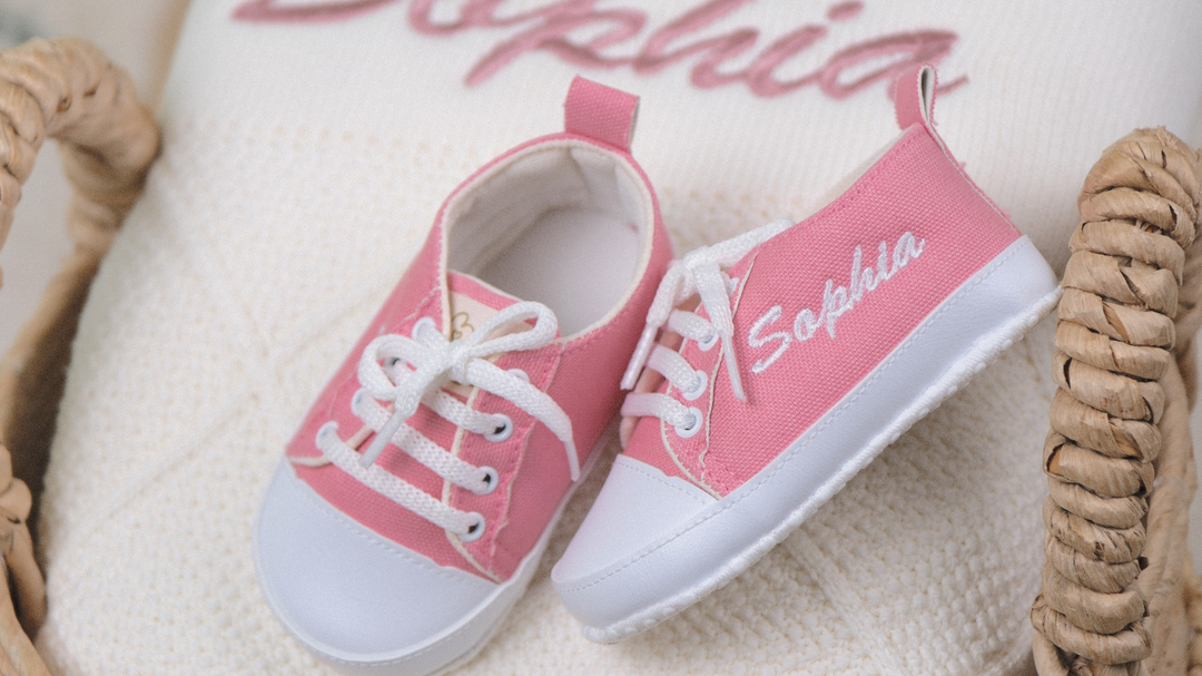 Mouliss Pink personalized baby gift set — styling photo 2