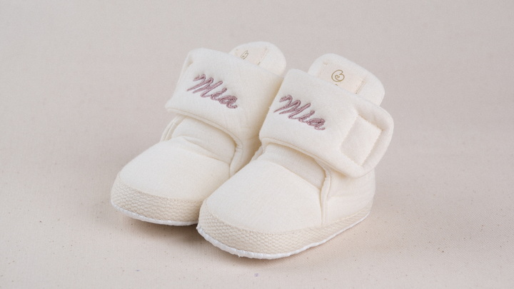 Mouliss Cream muslin personalized baby booties — styling photo 1