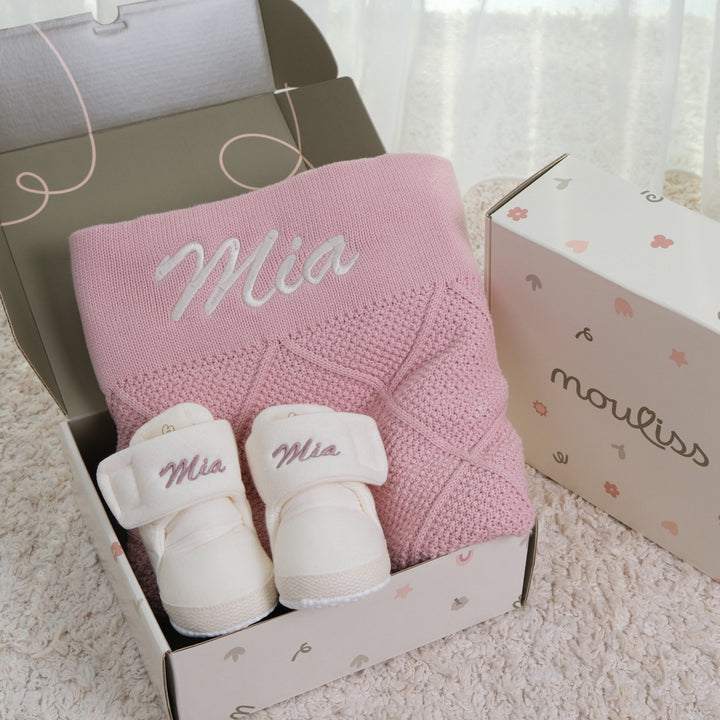 Mouliss Cream muslin personalized baby booties — styling photo 4