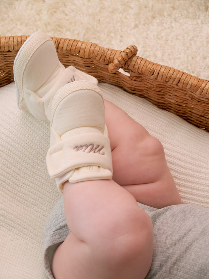 Mouliss personalized cream baby booties with embroidered name, side view