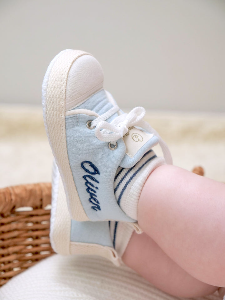 Mouliss close-up of embroidered name on personalized blue baby shoes